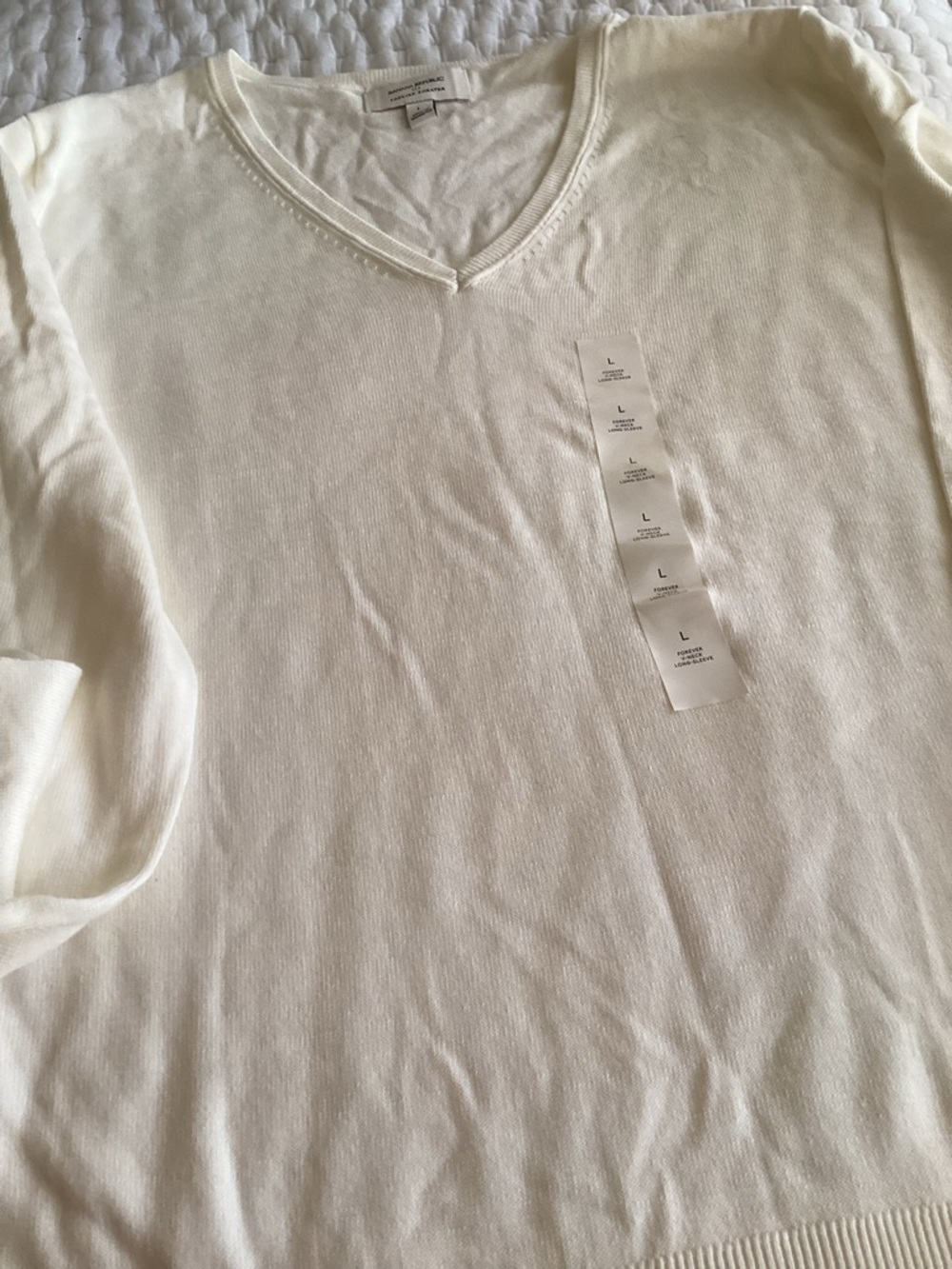 Banana Republic Women's V-Neck Sweater in Ivory